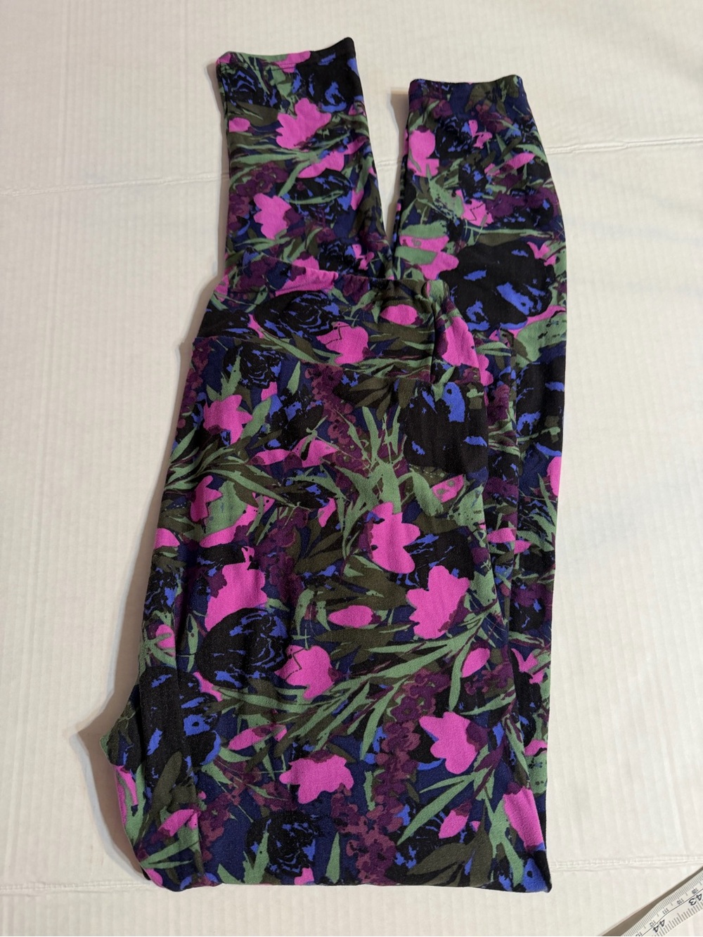Lululemon leggings Brand Floral Print Leggings in Black, Pink & Green